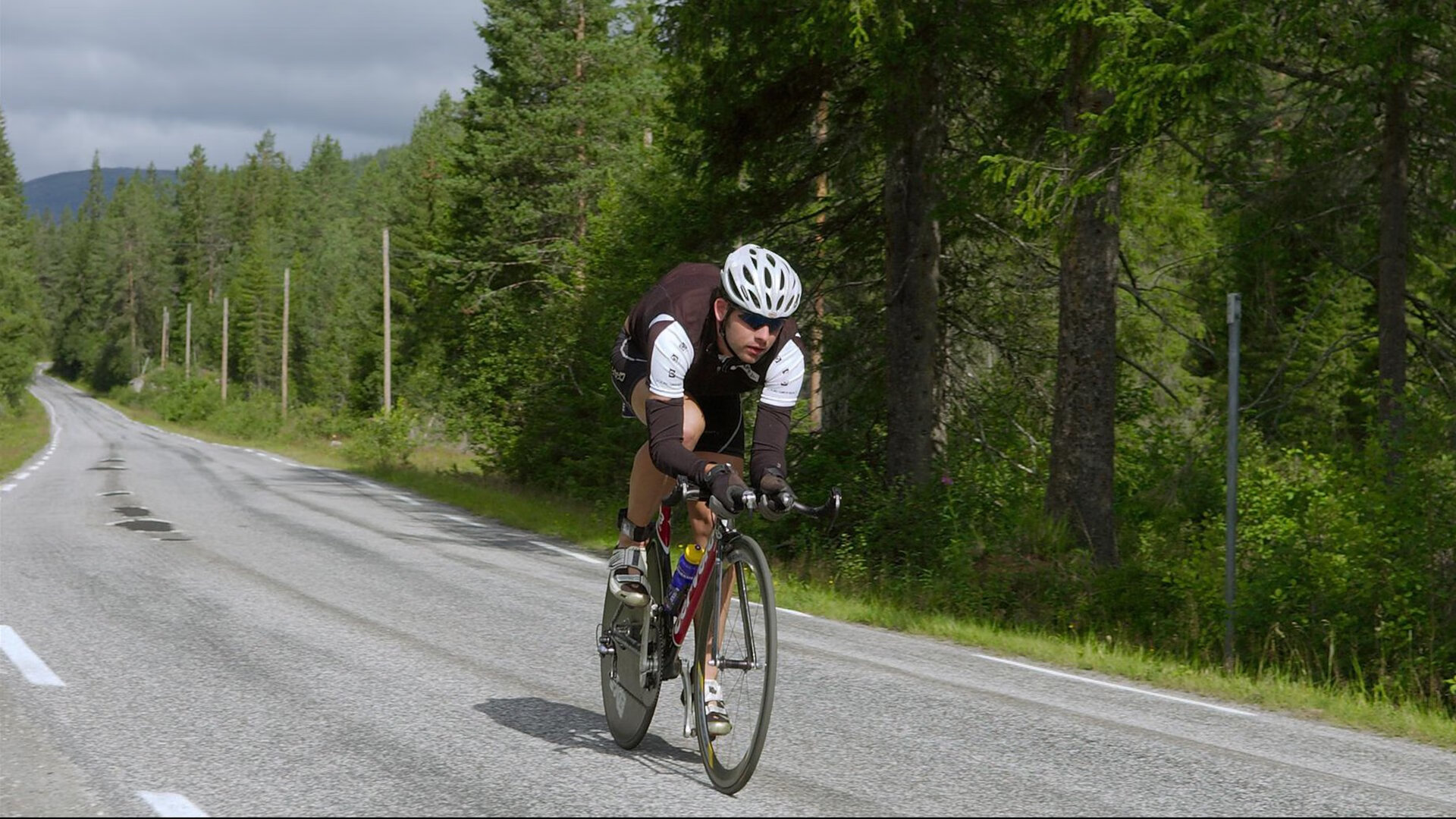 塞尔维亚选手奋力冲刺,一骑绝尘,塞尔维亚队员名单