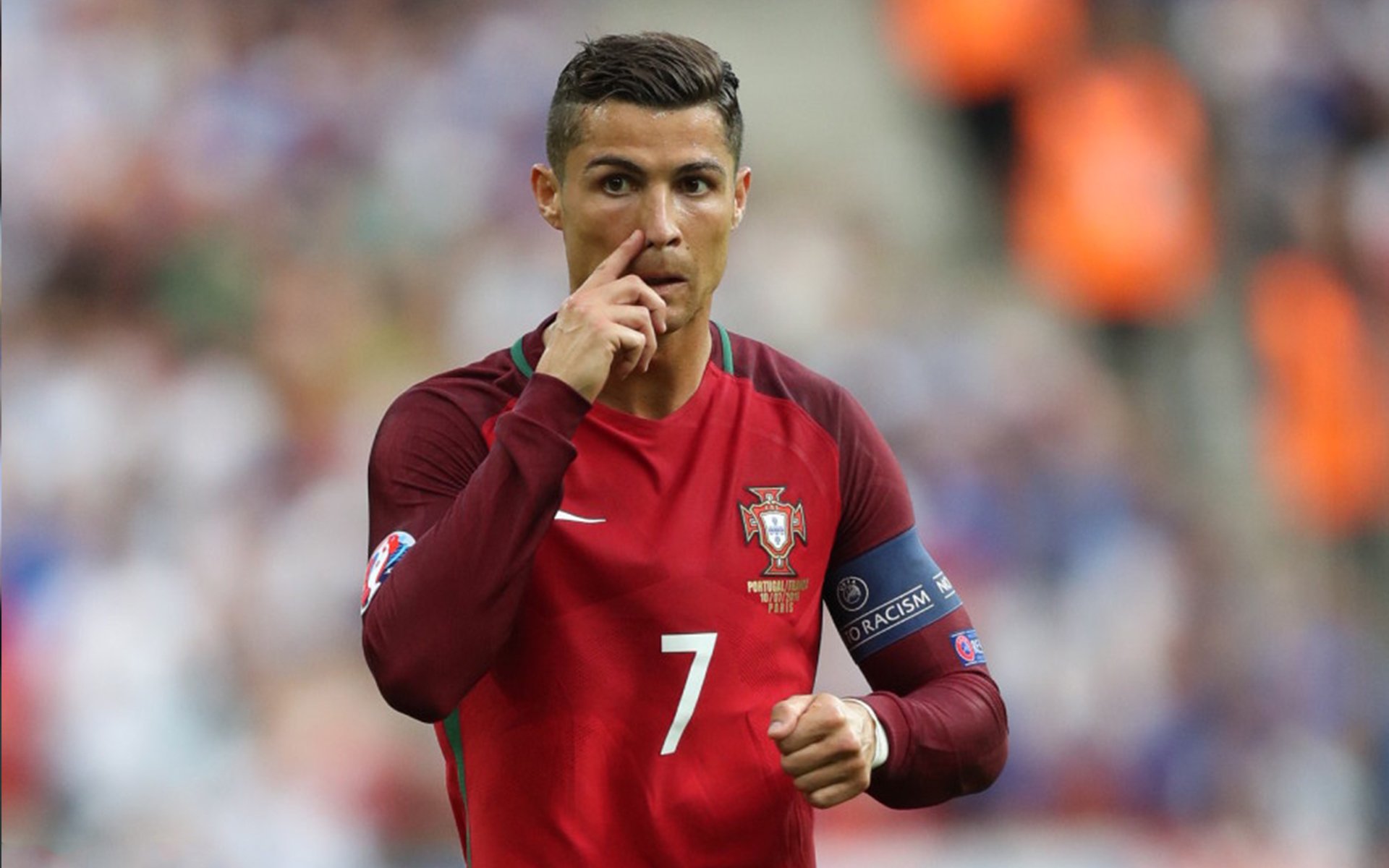 摩纳哥中后卫传中稳准,在攻防中有所贡献,摩纳哥右后卫