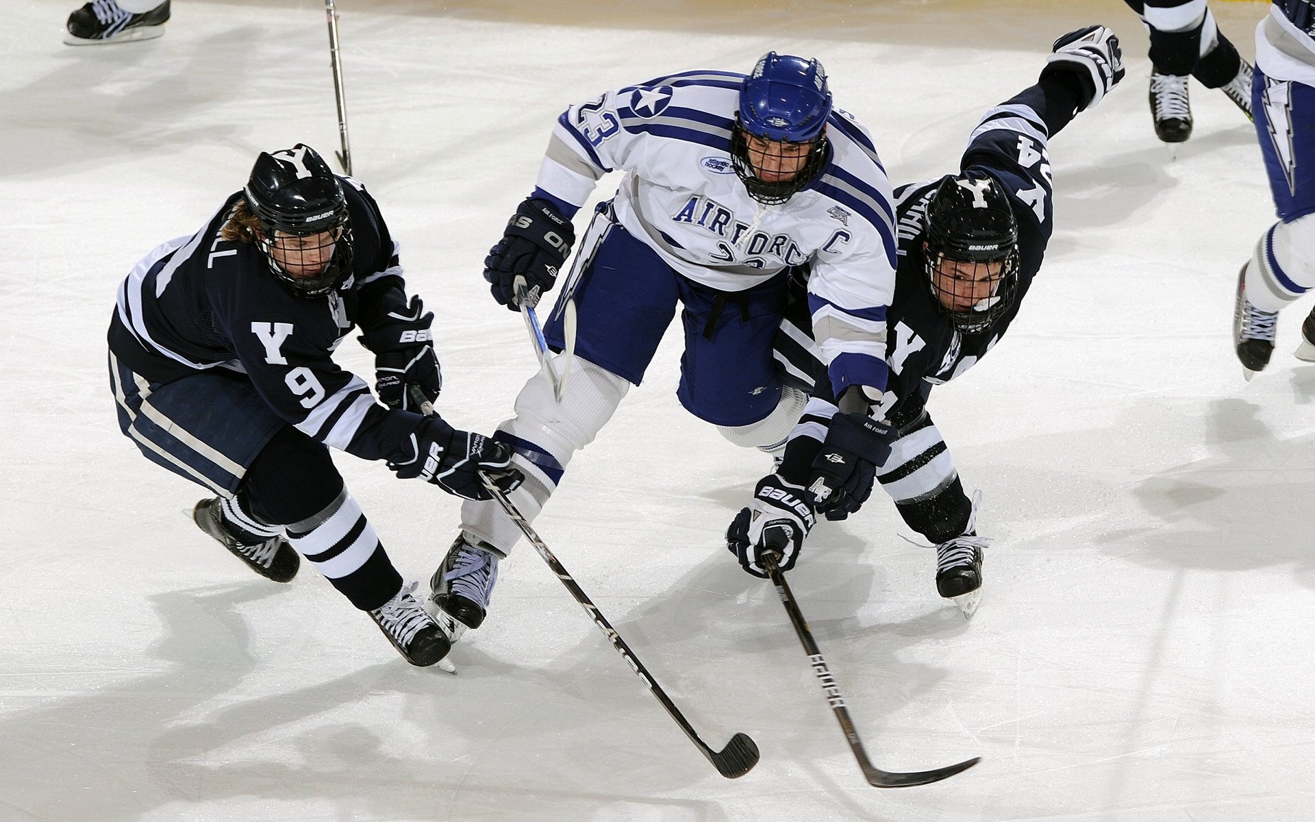 阵型灵活切换能力是否决定球队适应多线作战能力,球队灵活性
