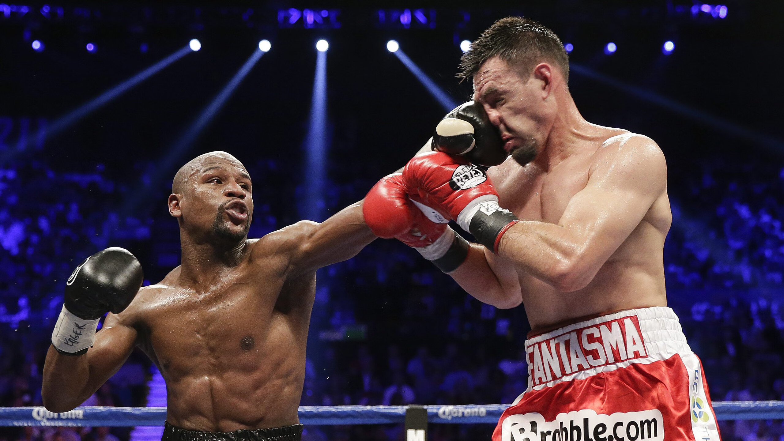 “胡利安·门德斯的全能进攻,帮助阿根廷美洲狮队登上世界巅峰”